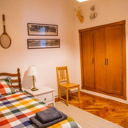 Piso Grande Y Centrico En *
